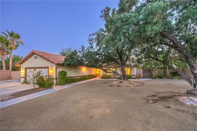 5325 North El Capitan Way, Las Vegas, NV 89149