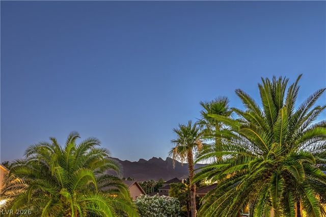 5325 North El Capitan Way, Las Vegas, NV 89149