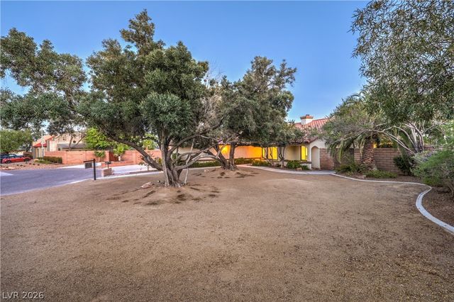 5325 North El Capitan Way, Las Vegas, NV 89149