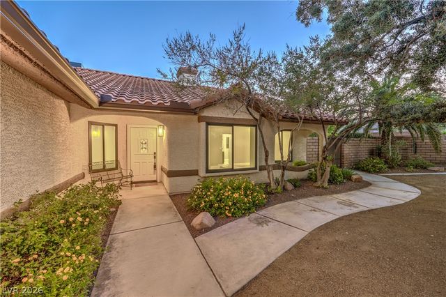 5325 North El Capitan Way, Las Vegas, NV 89149