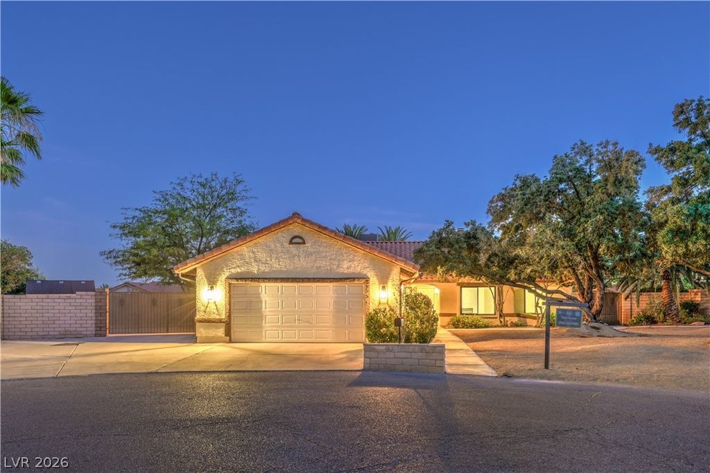 5325 North El Capitan Way, Las Vegas, NV 89149