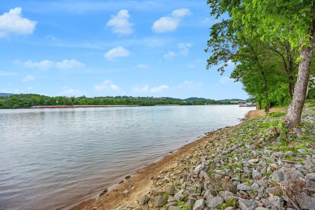 914 Spinnaker Way, Chattanooga, TN 37402