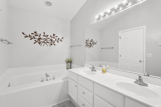5570 Garden Terrace, South Bend, IN 46614