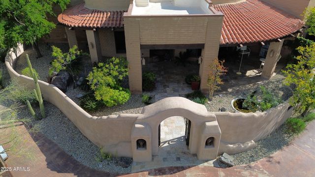 8903 N ARROYA GRANDE Drive, Phoenix, AZ 85028
