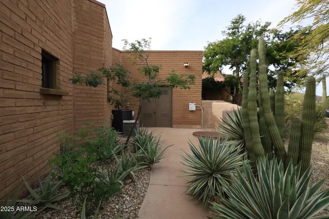 8903 N ARROYA GRANDE Drive, Phoenix, AZ 85028