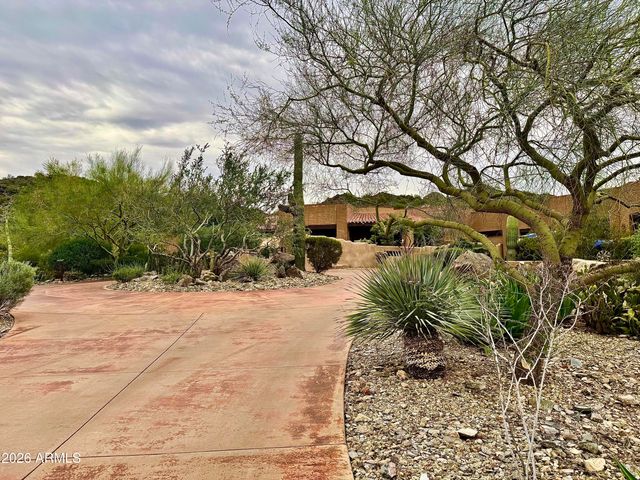 8903 N ARROYA GRANDE Drive, Phoenix, AZ 85028