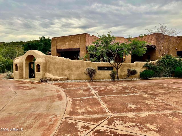 8903 N ARROYA GRANDE Drive, Phoenix, AZ 85028