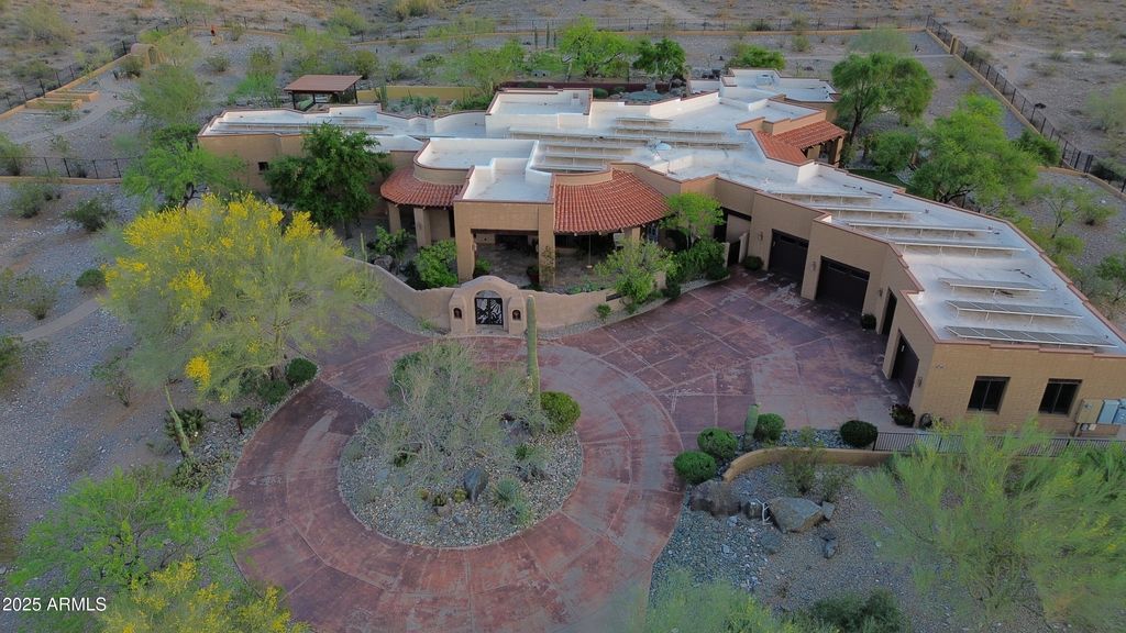 8903 N ARROYA GRANDE Drive, Phoenix, AZ 85028