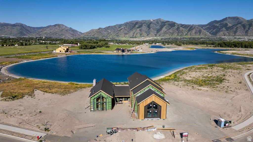 Image 11 of property listing at 1341 WILLOW LAKES DR #56, Logan, UT 84321