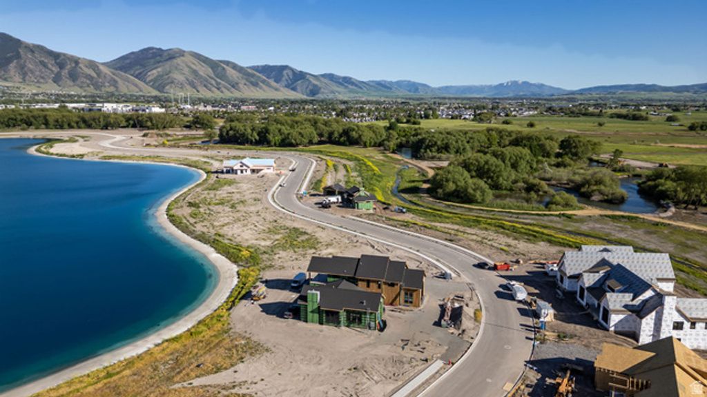 Image 12 of property listing at 1341 WILLOW LAKES DR #56, Logan, UT 84321