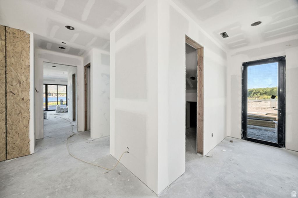Image 9 of property listing at 1341 WILLOW LAKES DR #56, Logan, UT 84321