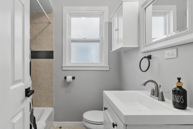 3741 N Nottingham Avenue, Chicago, IL 60634