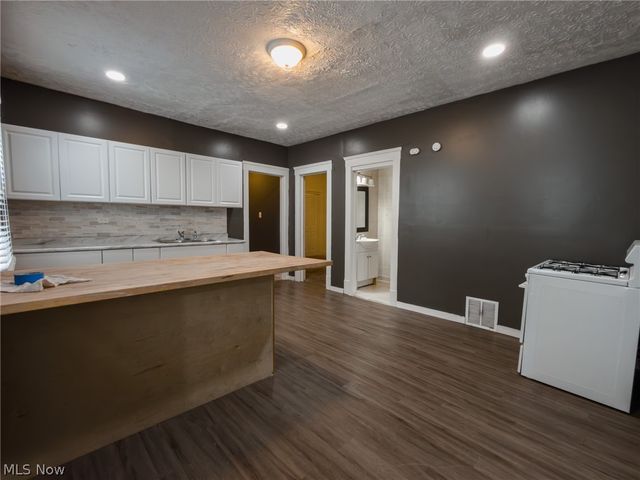 10209 Elwell Avenue, Cleveland, OH 44104