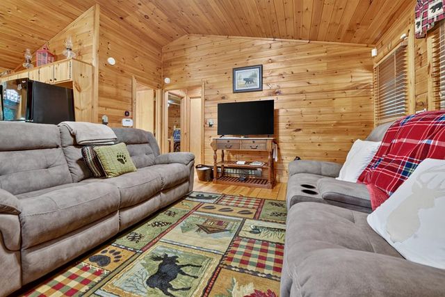 79 Maxwell Lane, Blue Ridge, GA 30513