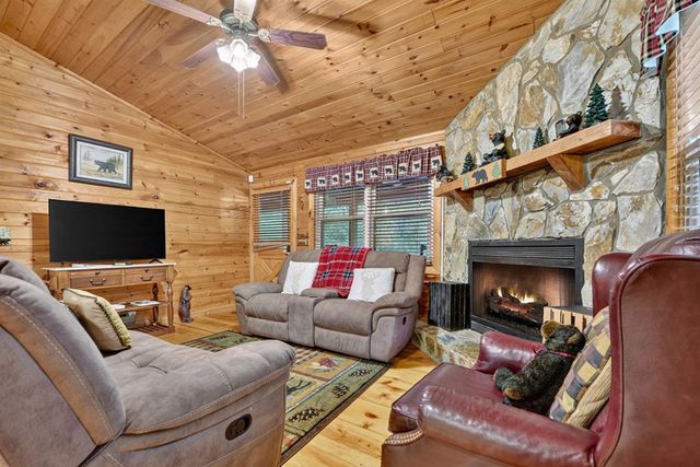 79 Maxwell Lane, Blue Ridge, GA 30513