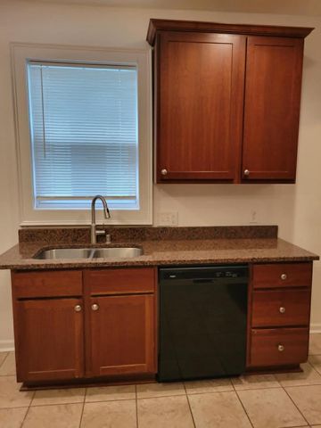 2810 S Lenox STREET, Milwaukee, WI 53207