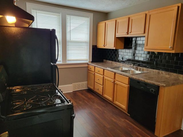 2810 S Lenox STREET, Milwaukee, WI 53207