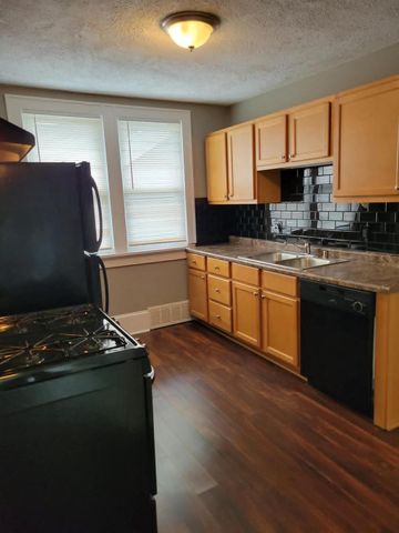 2810 S Lenox STREET, Milwaukee, WI 53207