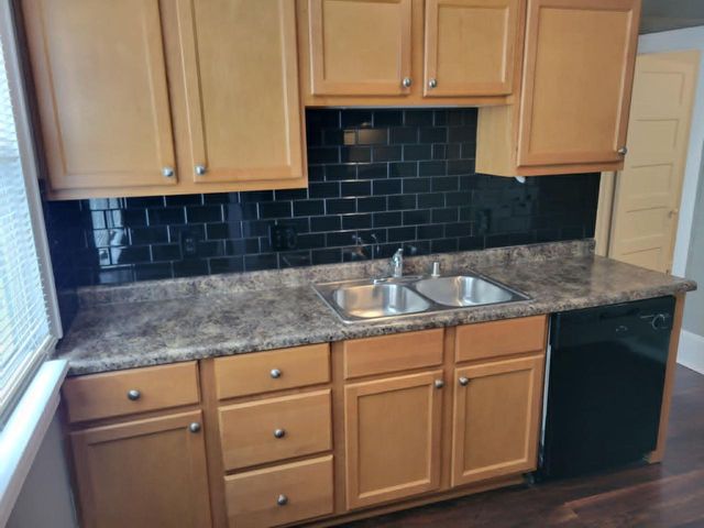 2810 S Lenox STREET, Milwaukee, WI 53207