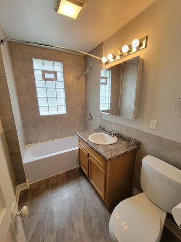 2810 S Lenox STREET, Milwaukee, WI 53207