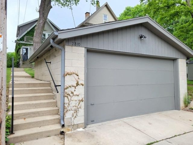 2810 S Lenox STREET, Milwaukee, WI 53207