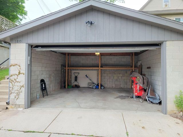 2810 S Lenox STREET, Milwaukee, WI 53207