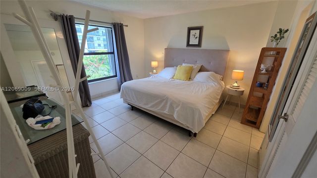 2201 Brickell Ave 96, Miami, FL 33129