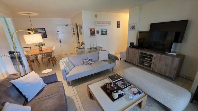 2201 Brickell Ave 96, Miami, FL 33129