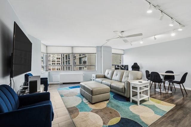 5701 N Sheridan Road 7F, Chicago, IL 60660