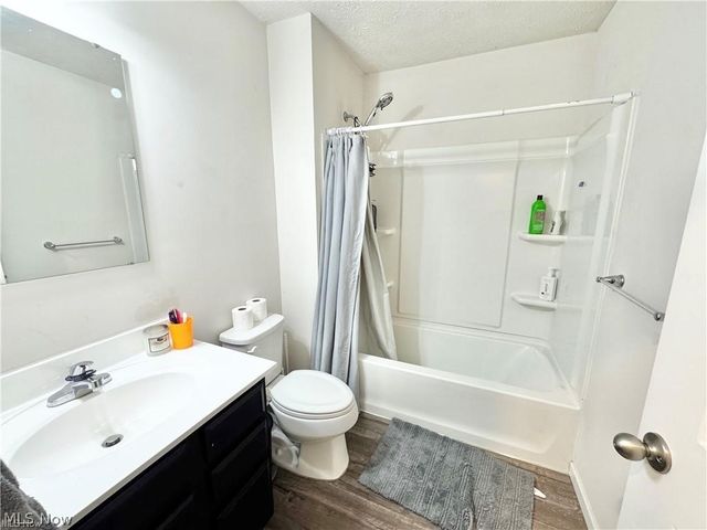 117 Fall Lake Lane, Amherst, OH 44001
