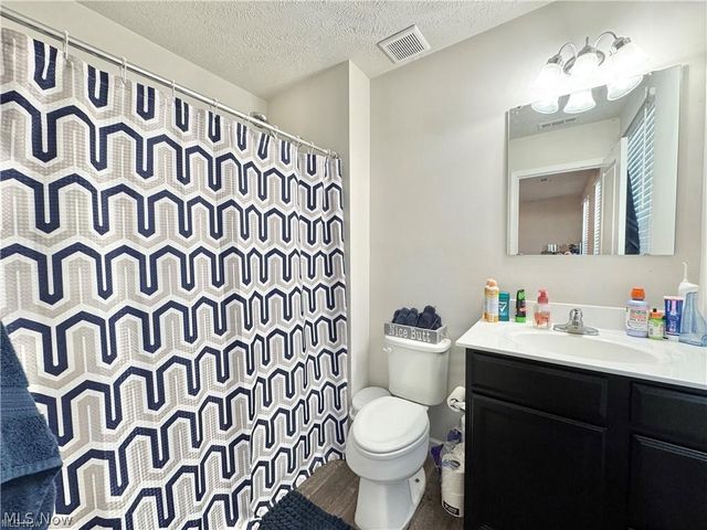 117 Fall Lake Lane, Amherst, OH 44001