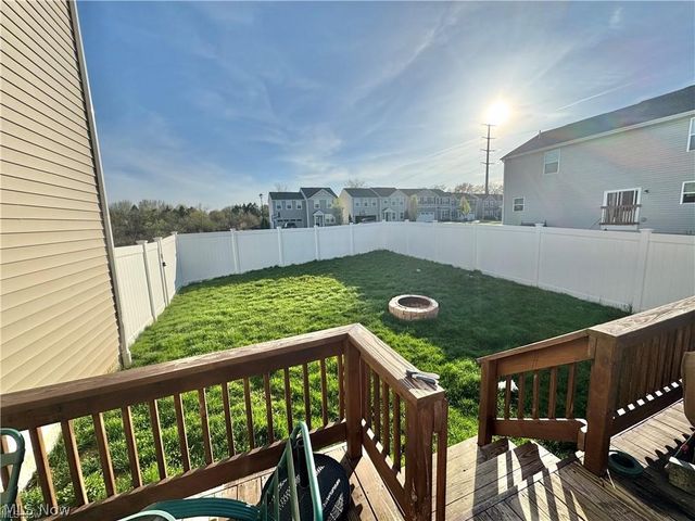 117 Fall Lake Lane, Amherst, OH 44001