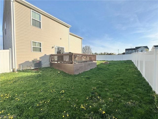 117 Fall Lake Lane, Amherst, OH 44001