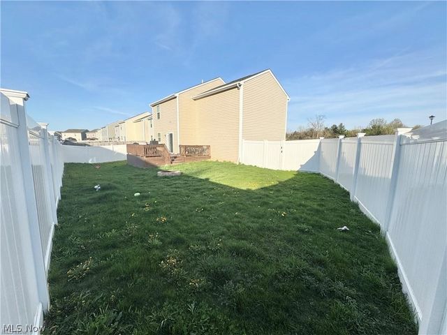 117 Fall Lake Lane, Amherst, OH 44001