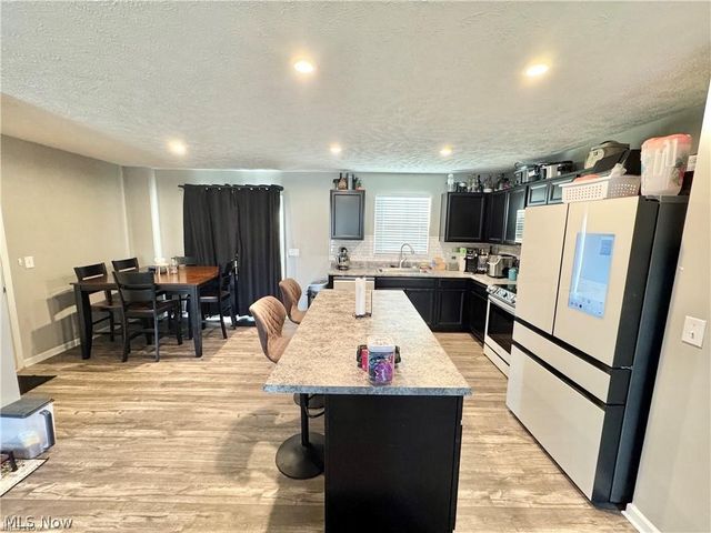 117 Fall Lake Lane, Amherst, OH 44001