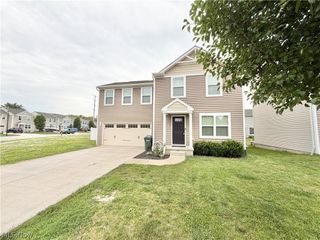 117 Fall Lake Lane, Amherst, OH 44001