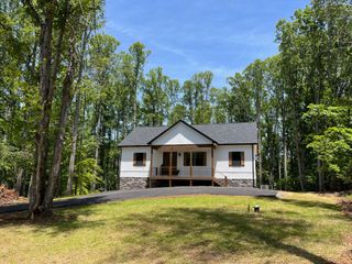 103 Camelot DR, Moneta, VA 24121