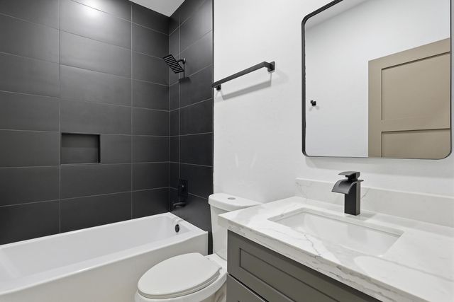 2805 E Trumbull Road 2, Phoenix, AZ 85040
