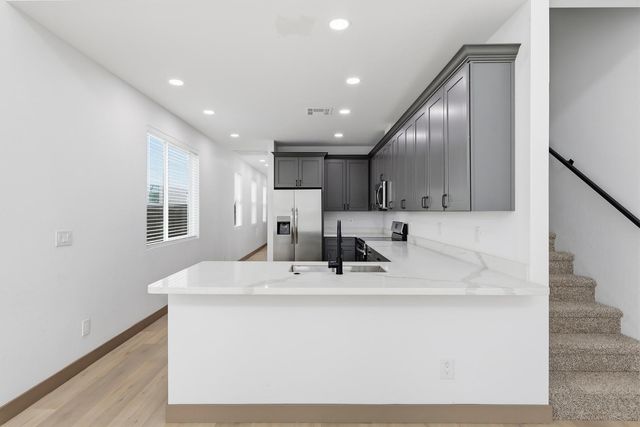 2805 E Trumbull Road 2, Phoenix, AZ 85040