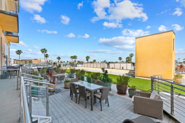 550 Seagaze Drive 19, Oceanside, CA 92054