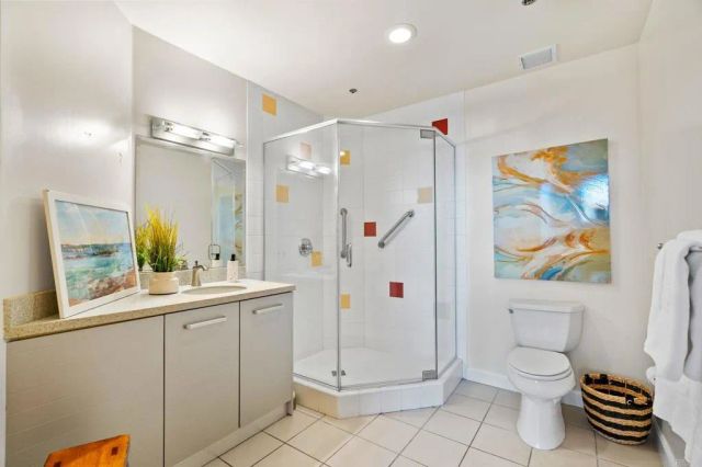 550 Seagaze Drive 19, Oceanside, CA 92054