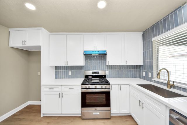 205 Cole Street, Webster, TX 77598