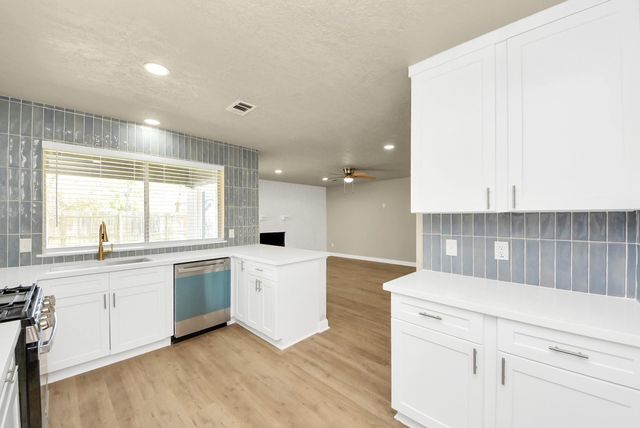 205 Cole Street, Webster, TX 77598