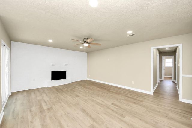 205 Cole Street, Webster, TX 77598