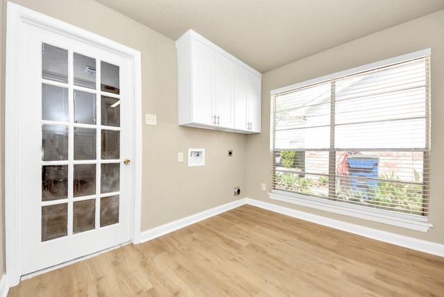 205 Cole Street, Webster, TX 77598