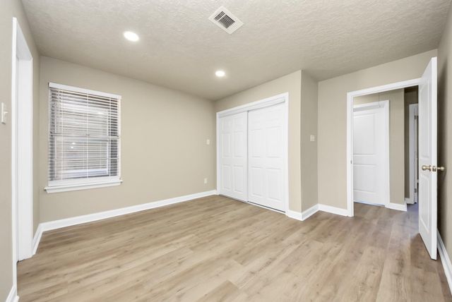 205 Cole Street, Webster, TX 77598