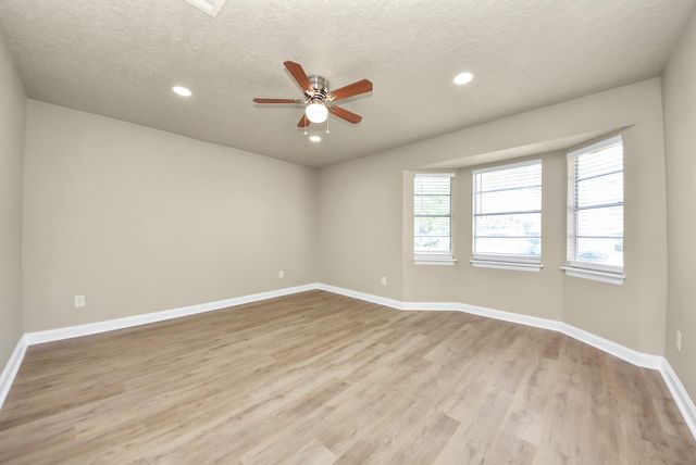 205 Cole Street, Webster, TX 77598