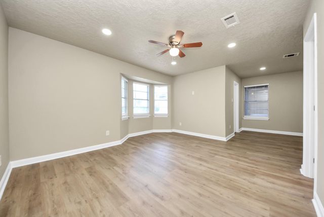 205 Cole Street, Webster, TX 77598