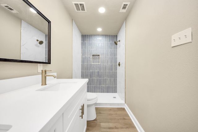 205 Cole Street, Webster, TX 77598