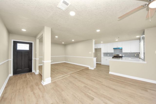 205 Cole Street, Webster, TX 77598